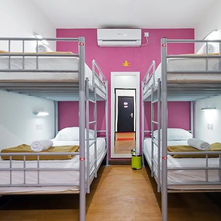 Cx Hostel Kuta Raya Luaran gambar