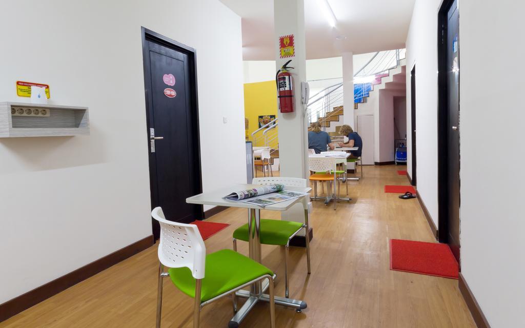 Cx Hostel Kuta Raya Luaran gambar
