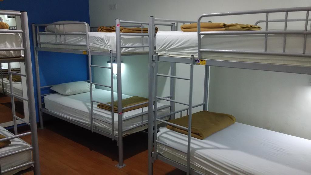 Cx Hostel Kuta Raya Luaran gambar
