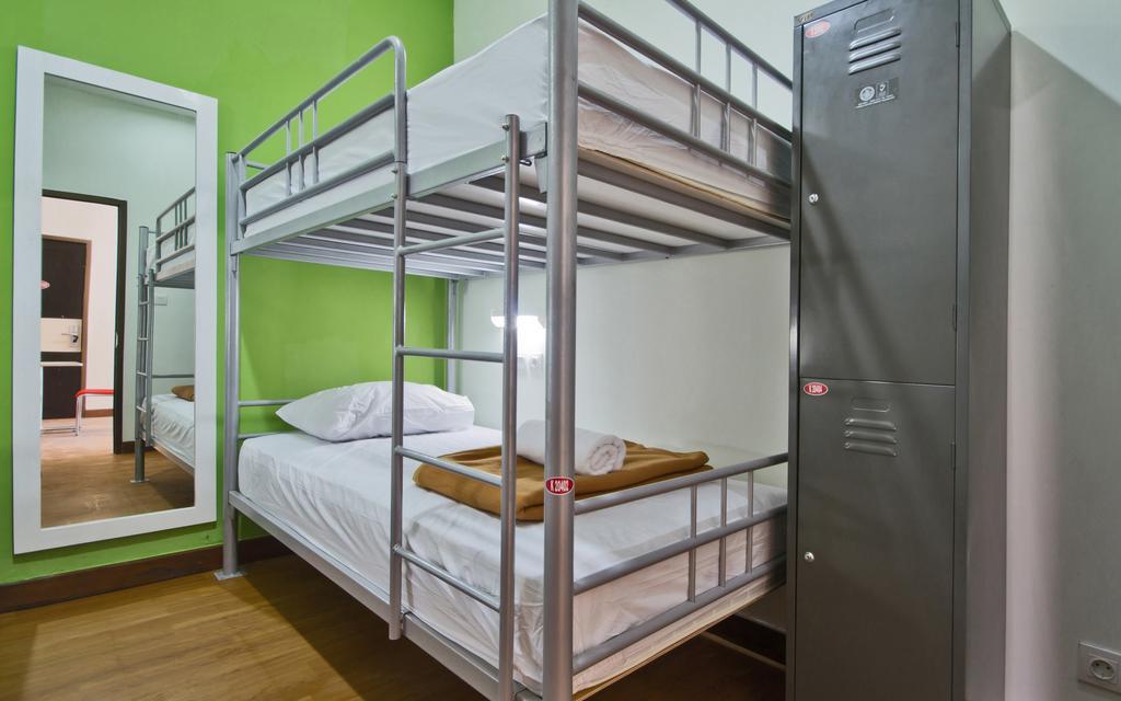 Cx Hostel Kuta Raya Luaran gambar
