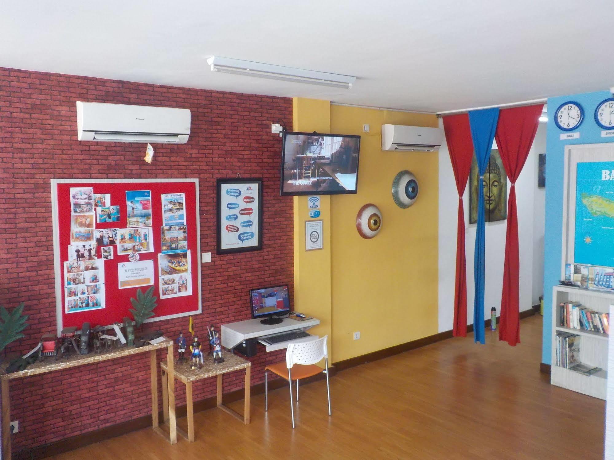 Cx Hostel Kuta Raya Luaran gambar