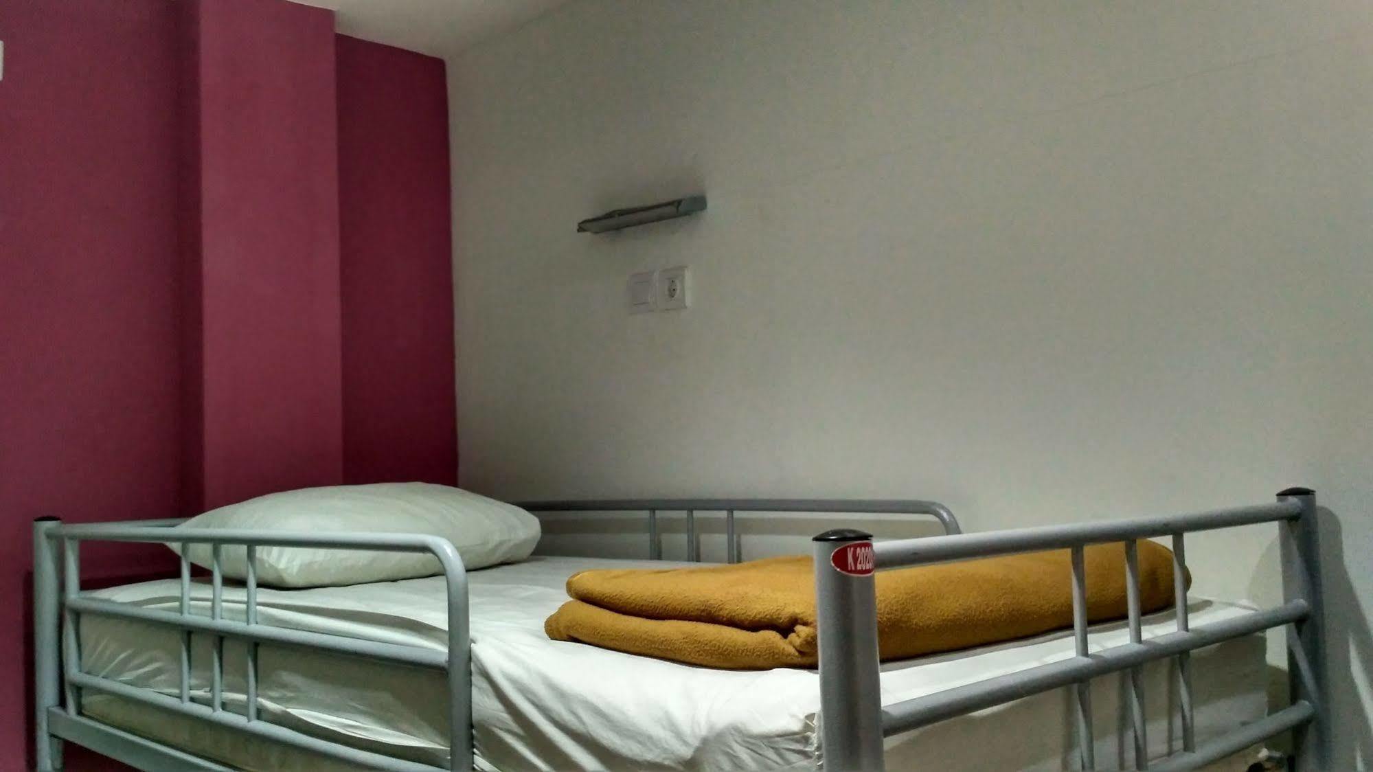 Cx Hostel Kuta Raya Luaran gambar
