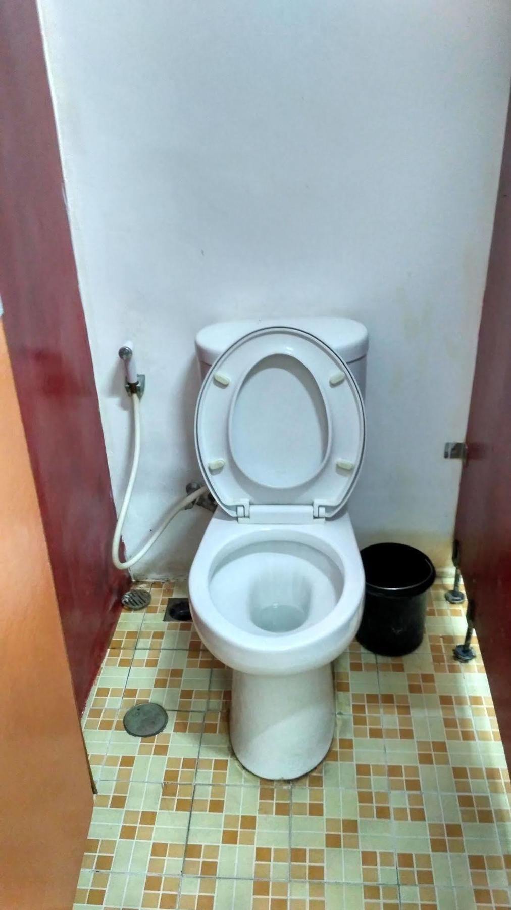 Cx Hostel Kuta Raya Luaran gambar
