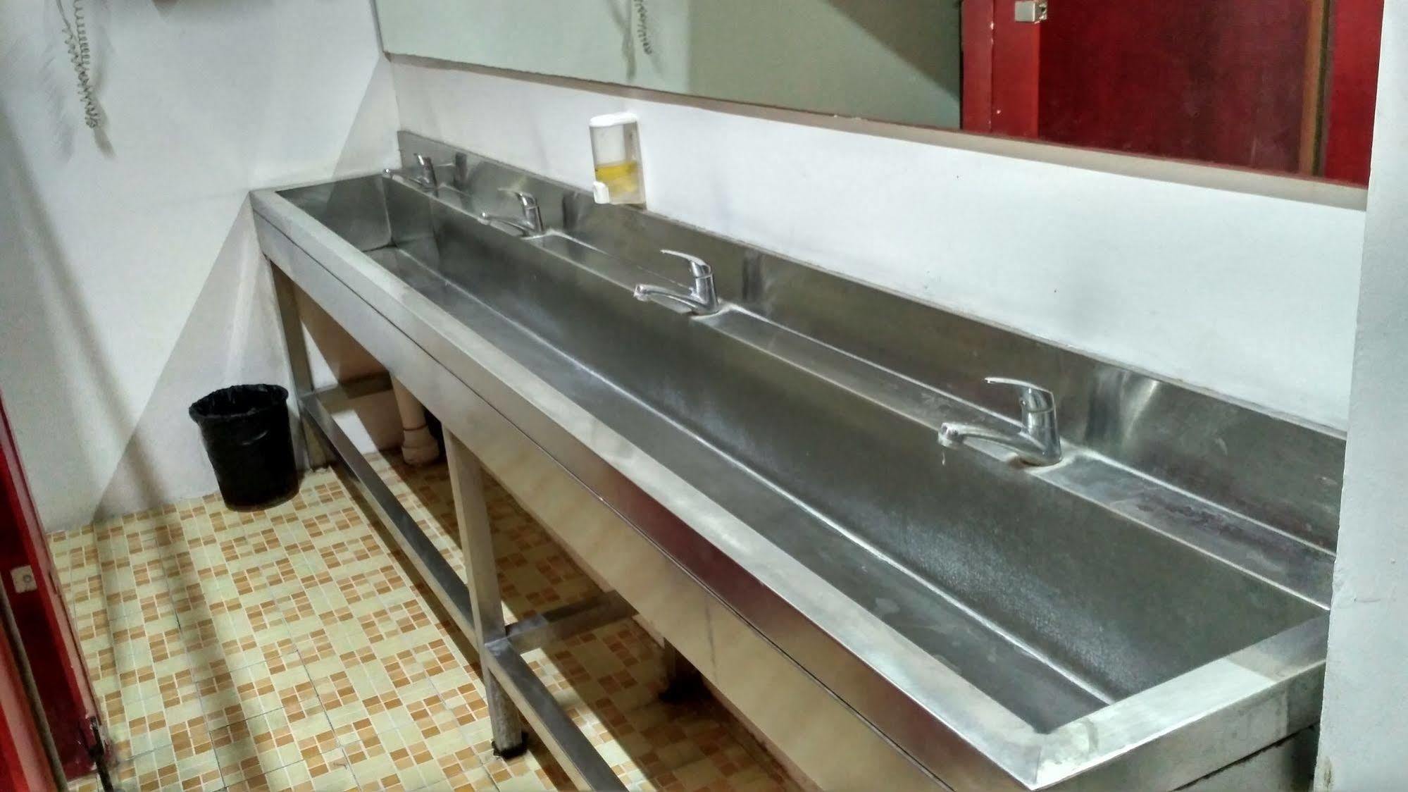 Cx Hostel Kuta Raya Luaran gambar