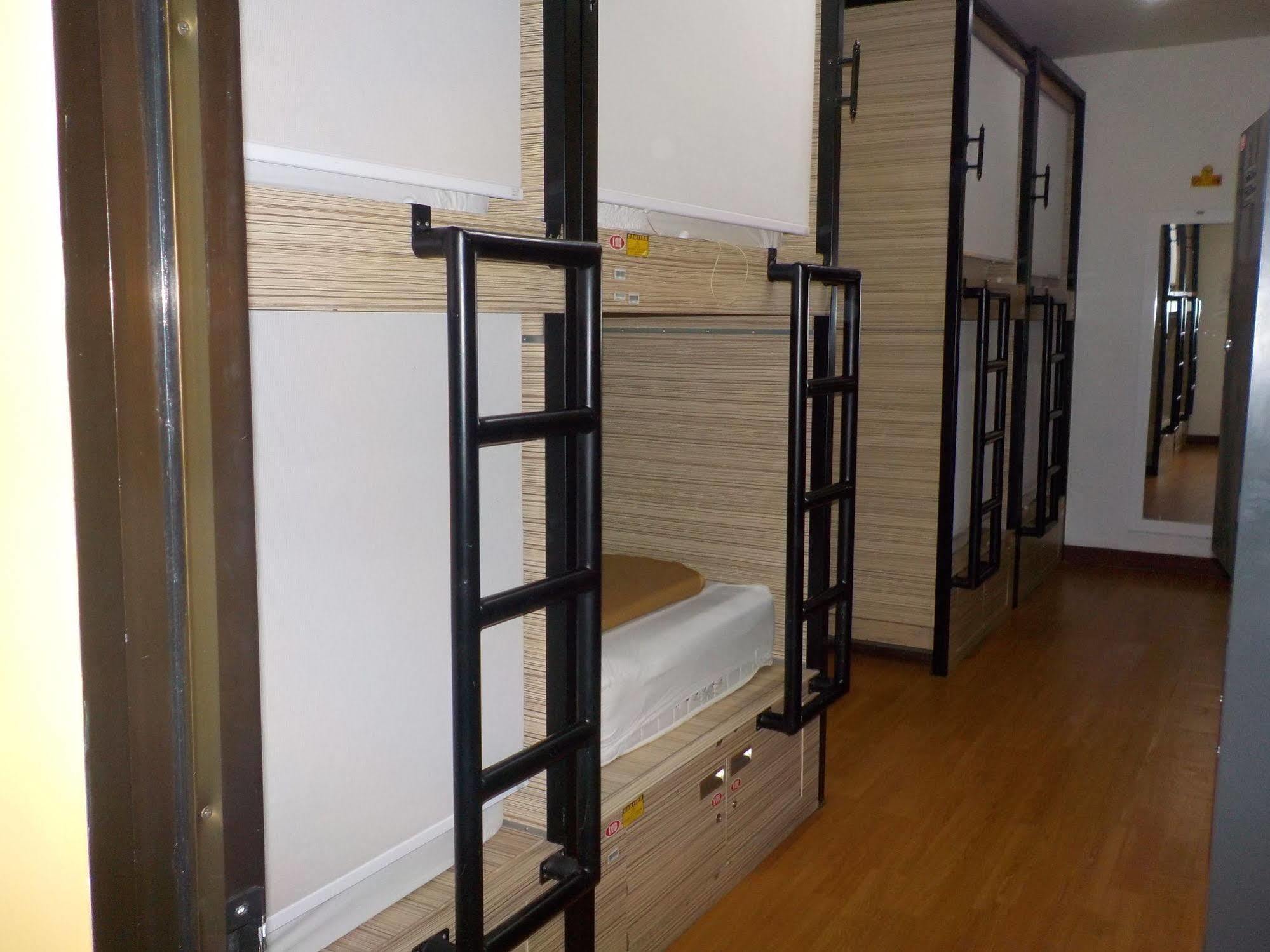 Cx Hostel Kuta Raya Luaran gambar