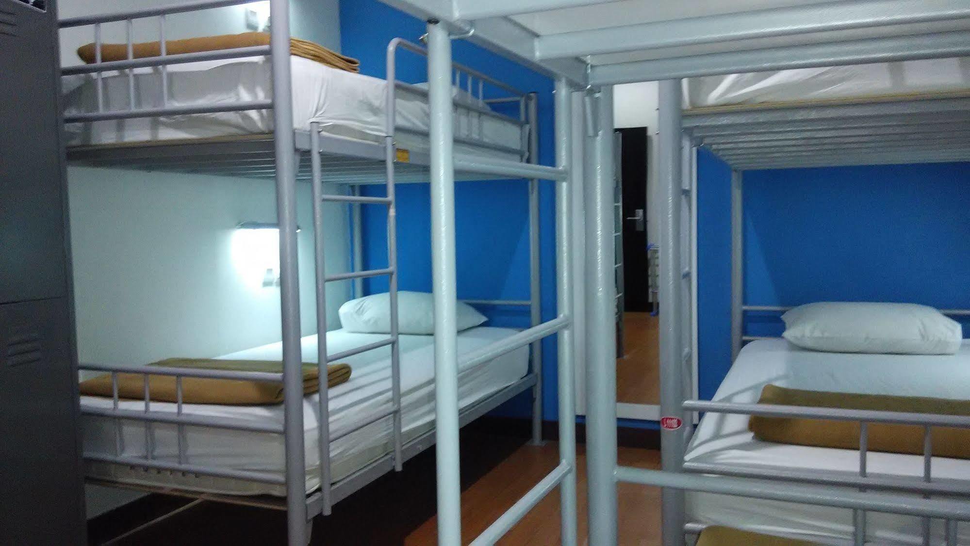 Cx Hostel Kuta Raya Luaran gambar