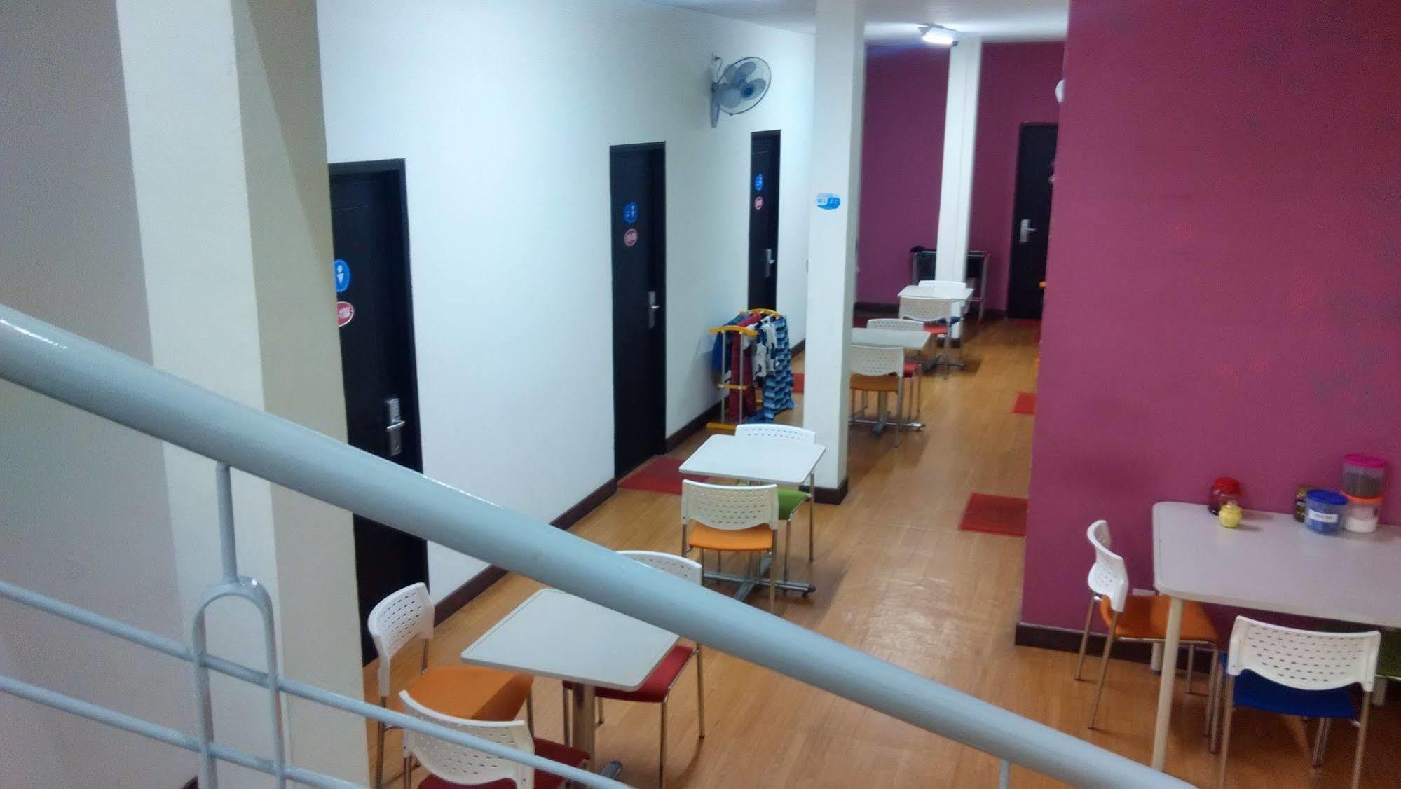 Cx Hostel Kuta Raya Luaran gambar