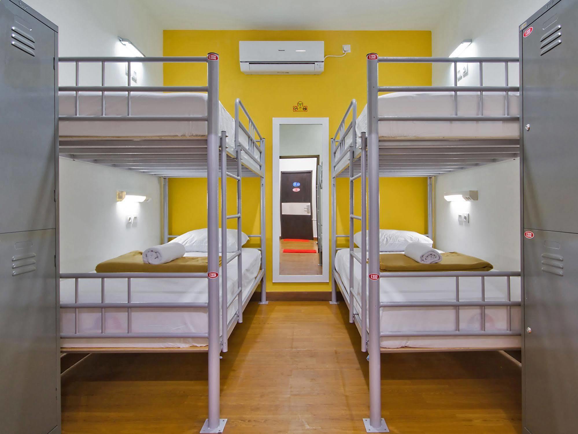 Cx Hostel Kuta Raya Luaran gambar