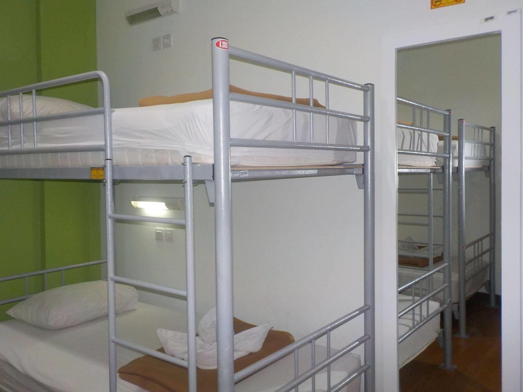 Cx Hostel Kuta Raya Luaran gambar