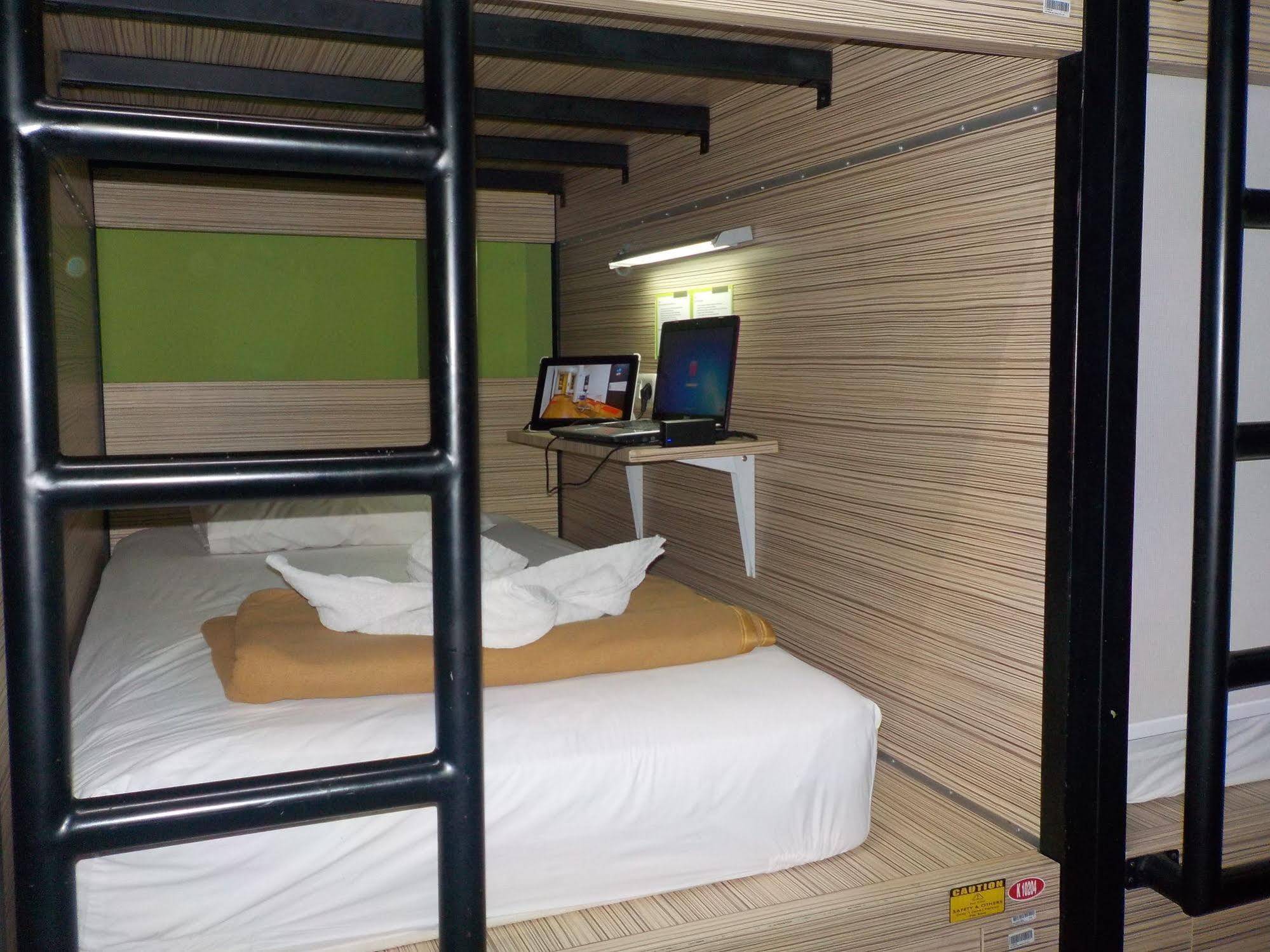 Cx Hostel Kuta Raya Luaran gambar