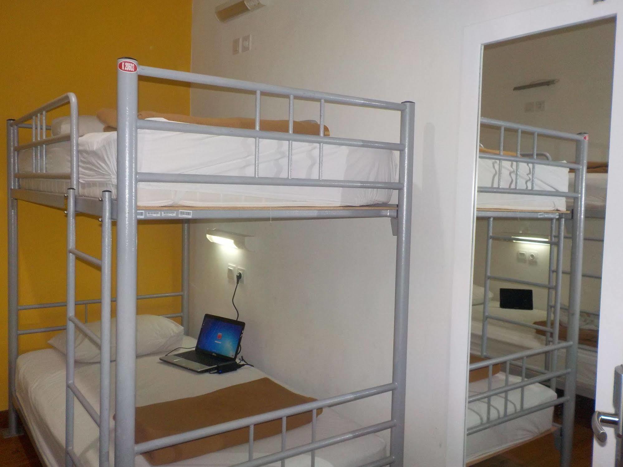 Cx Hostel Kuta Raya Luaran gambar