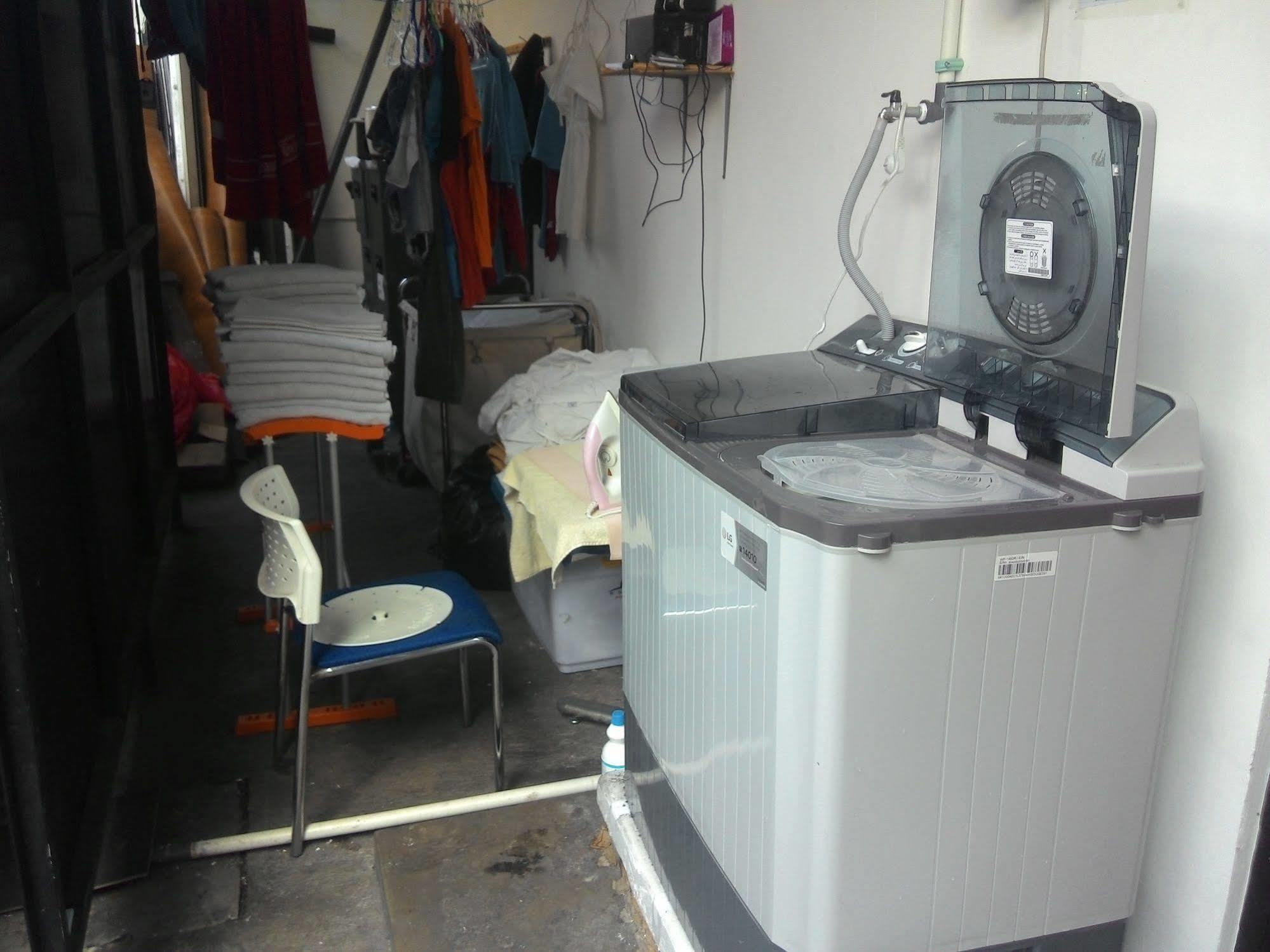 Cx Hostel Kuta Raya Luaran gambar