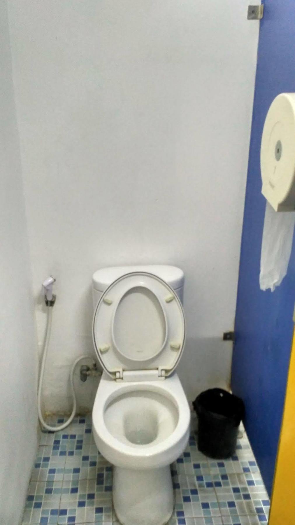Cx Hostel Kuta Raya Luaran gambar
